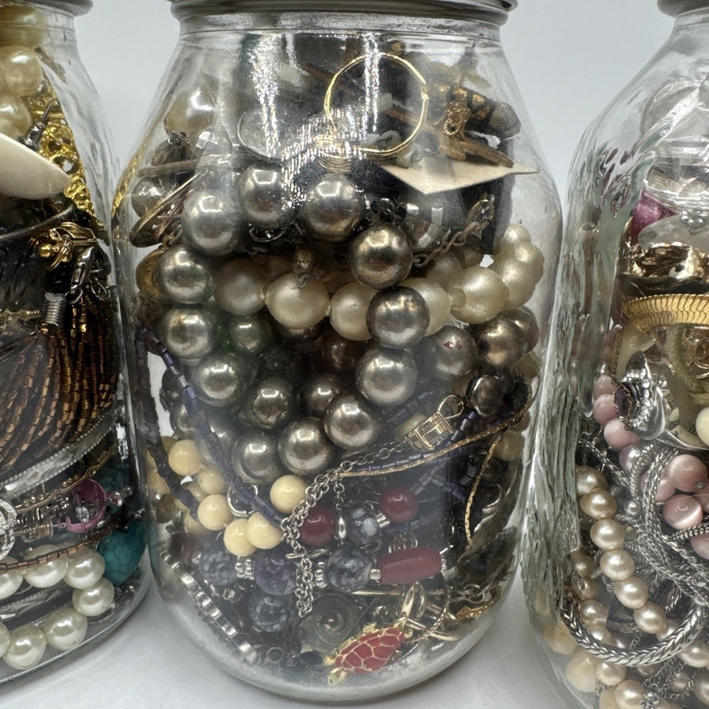 Lot Of 4 Mystery Jewelry Jars 5lbs 8oz Wearable Vintage - Gold Silver Tone - Picture 3 of 8